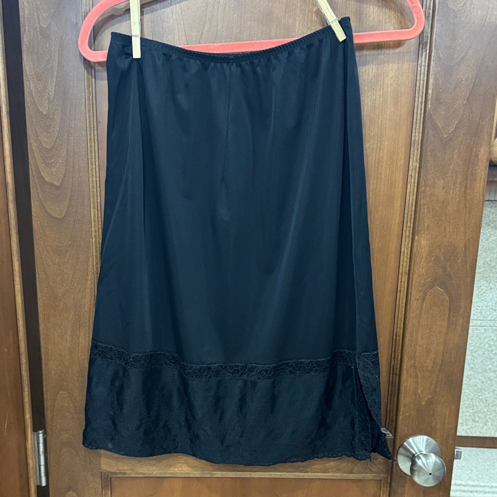 Elegant Black Lace Trim half Slip